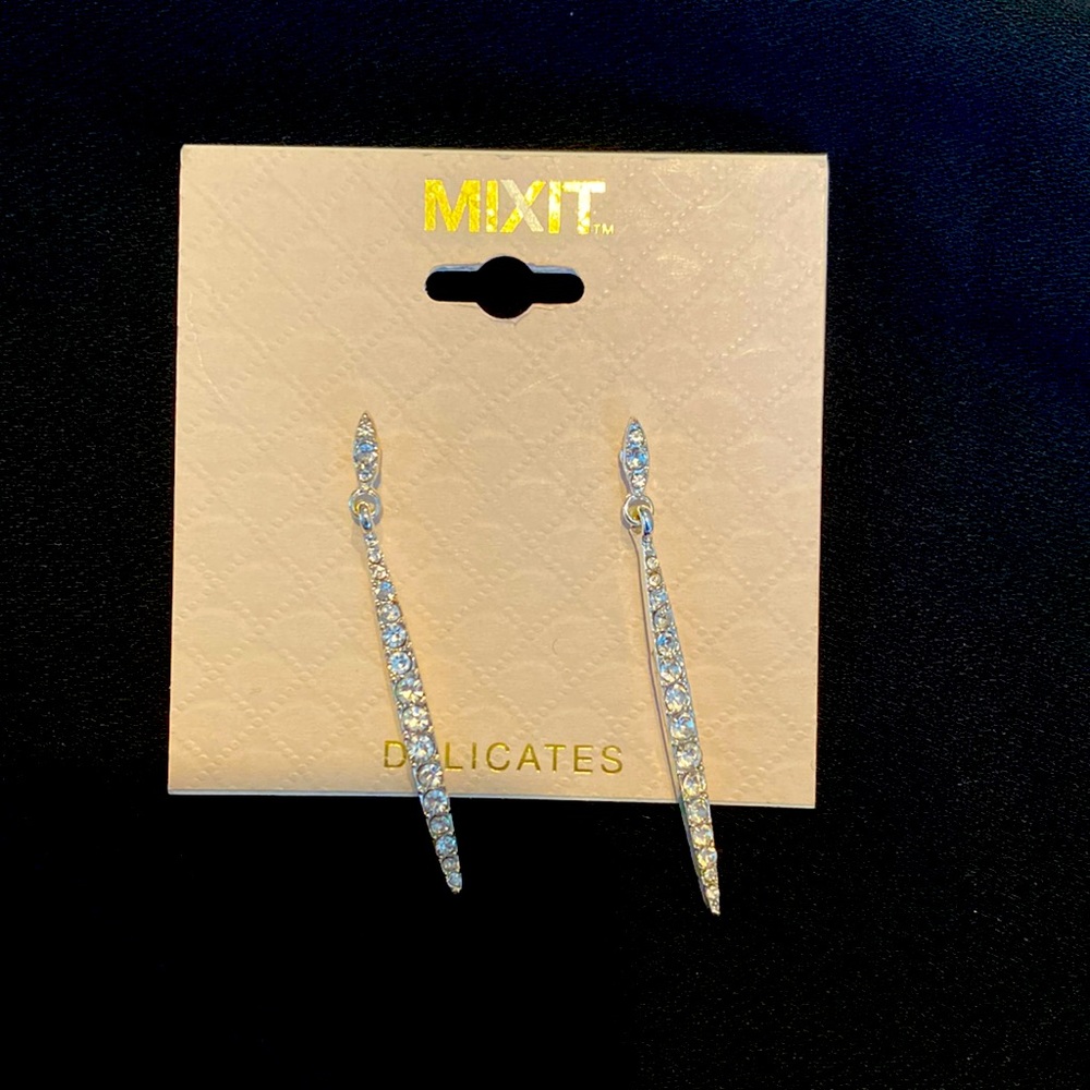 Crystal drop earrings Mixit brand.